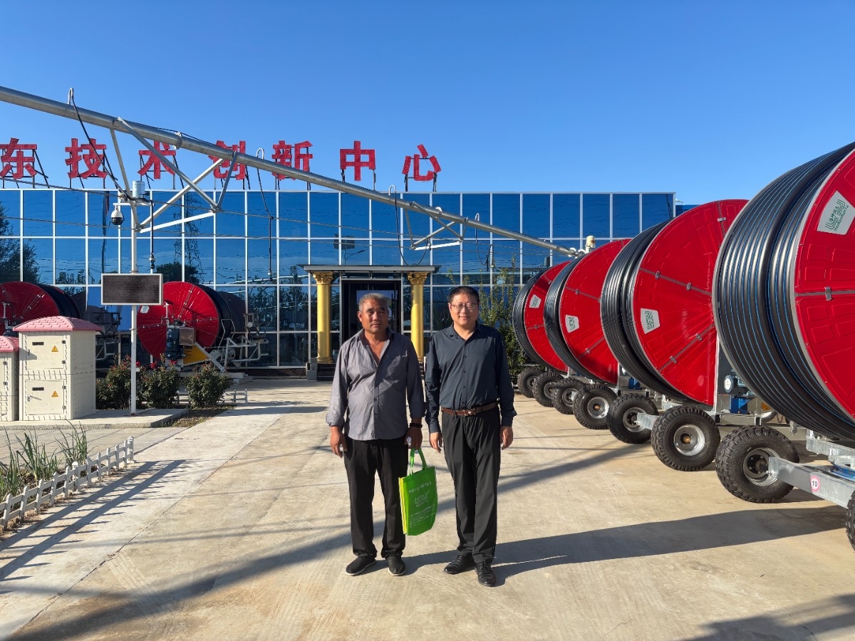 任城種地大戶來浩坤潤土公司考察